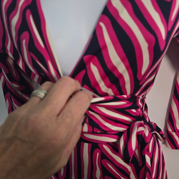 Diane von Furstenberg New Julian Silk Wrap Dress Pink Navy Cream Abstract Size 4 - Picture 8 of 8